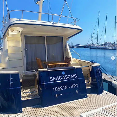 Seacascais, Lda Úszó hotel *