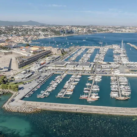 Πλωτό κατάλυμα Seacascais, Lda *